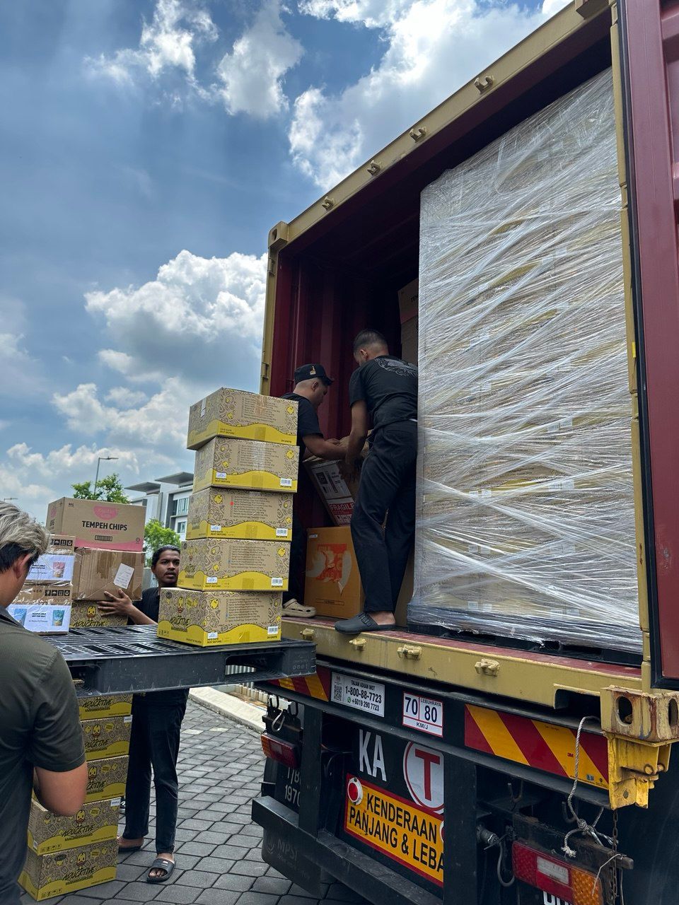 Aducktive Snacks to California, USA